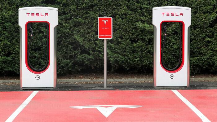 Tesla V2 Charging Stall Pairs